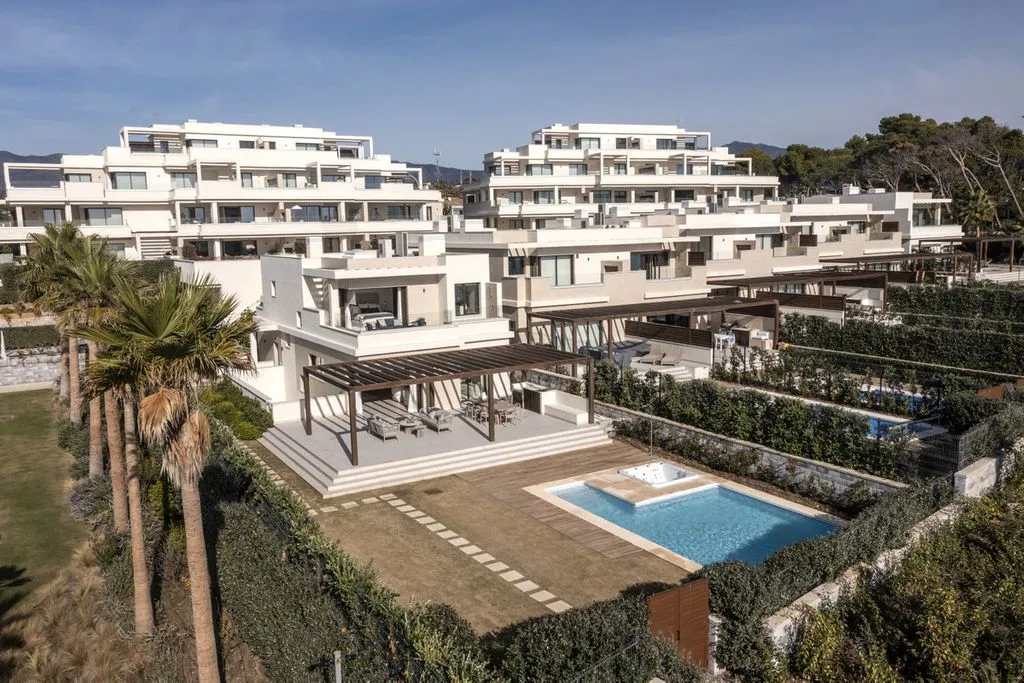 Välivaade - Beachfront Villa with Pool in Estepona