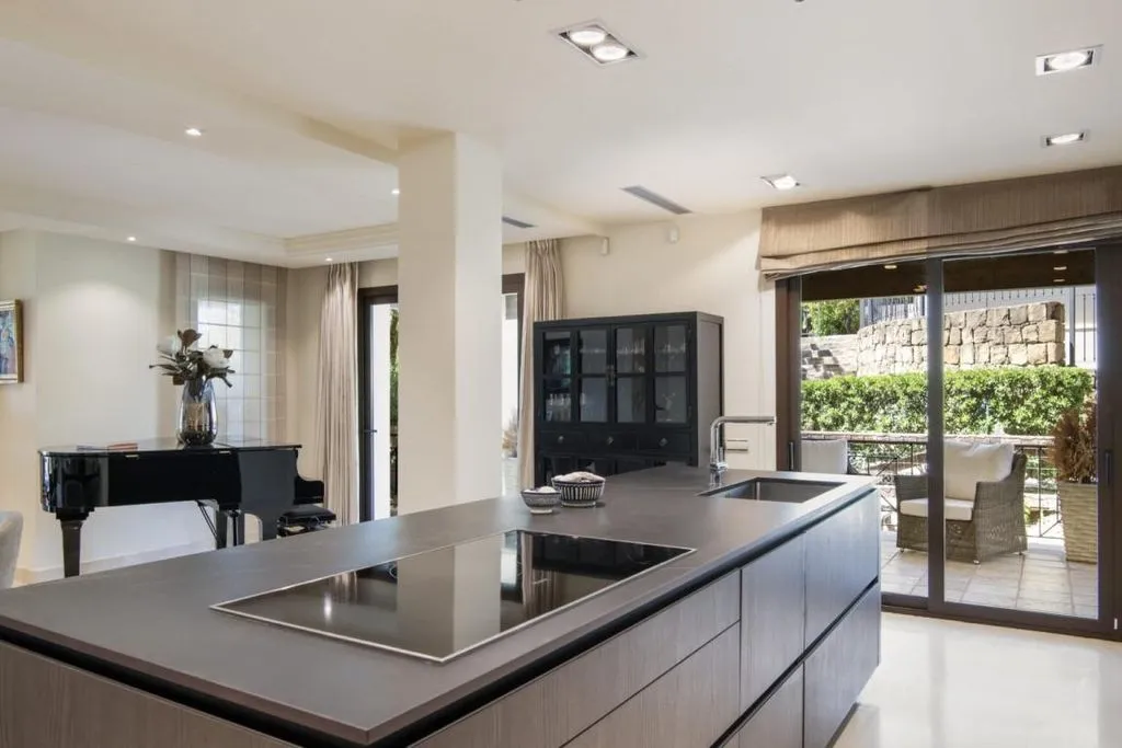 Cuisine - Luxury Villa with Pool in Nueva Andalucia, Marbella