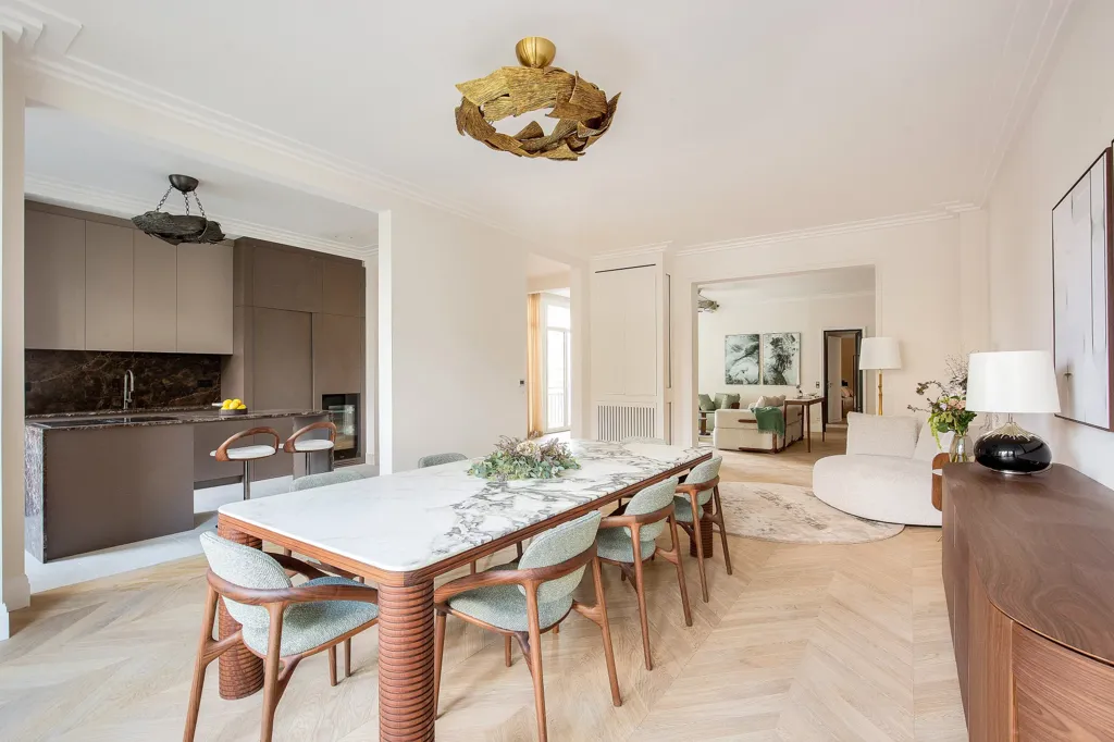 Söögituba - Art Deco Apartment with Balcony in Paris 16