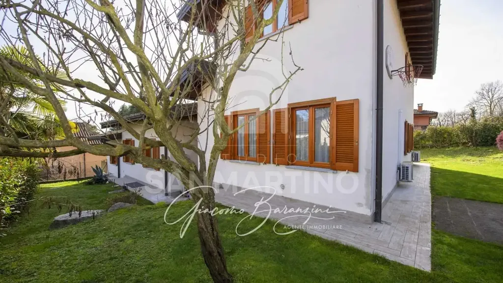 Extérieur - Villa with Garden in Travedona-Monate