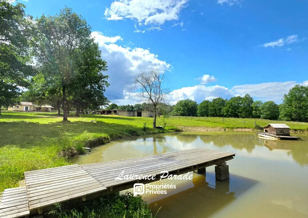 Jardin - Propriété de Charme avec Gîte et Hangar en Campagne