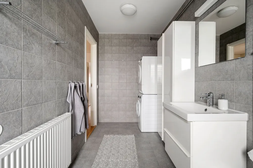 Bagni - Well-Maintained Apartment with West Balcony in Skellefteå