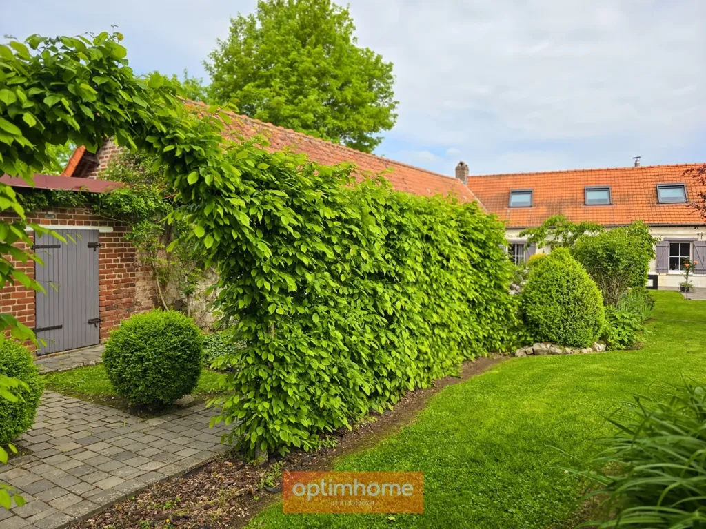 Jardin - Corps de Ferme Rénové avec Dépendance à Wanquetin