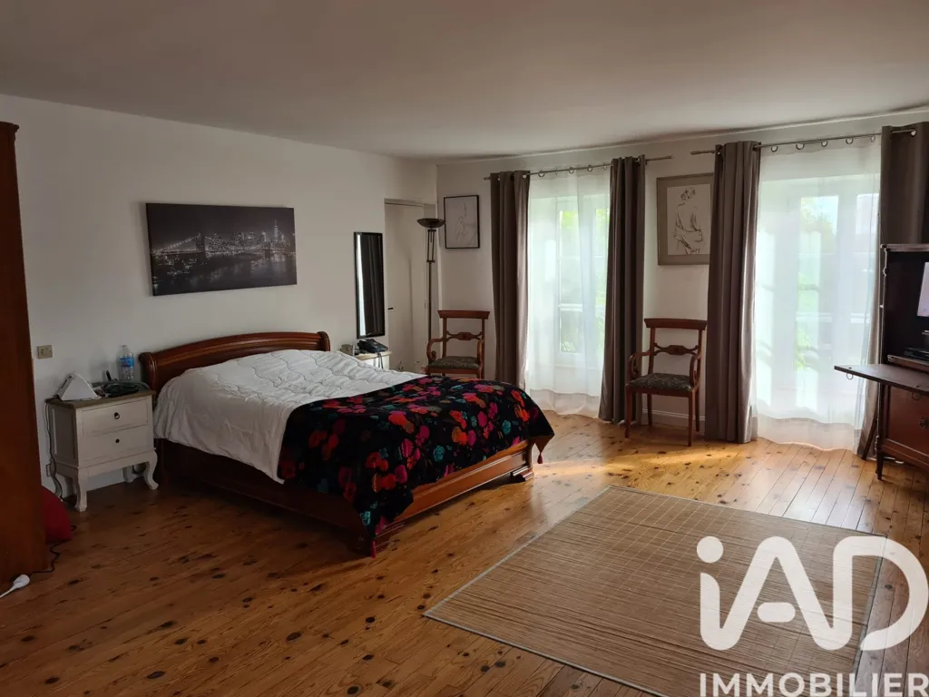 Chambres - Villa de Luxe avec Jardin à Vaux-sur-Aure