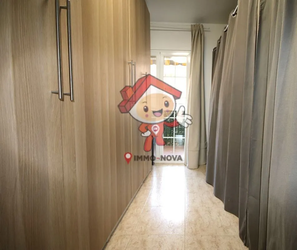 Toad - Terraced Semi-Detached House in Arenys de Mar