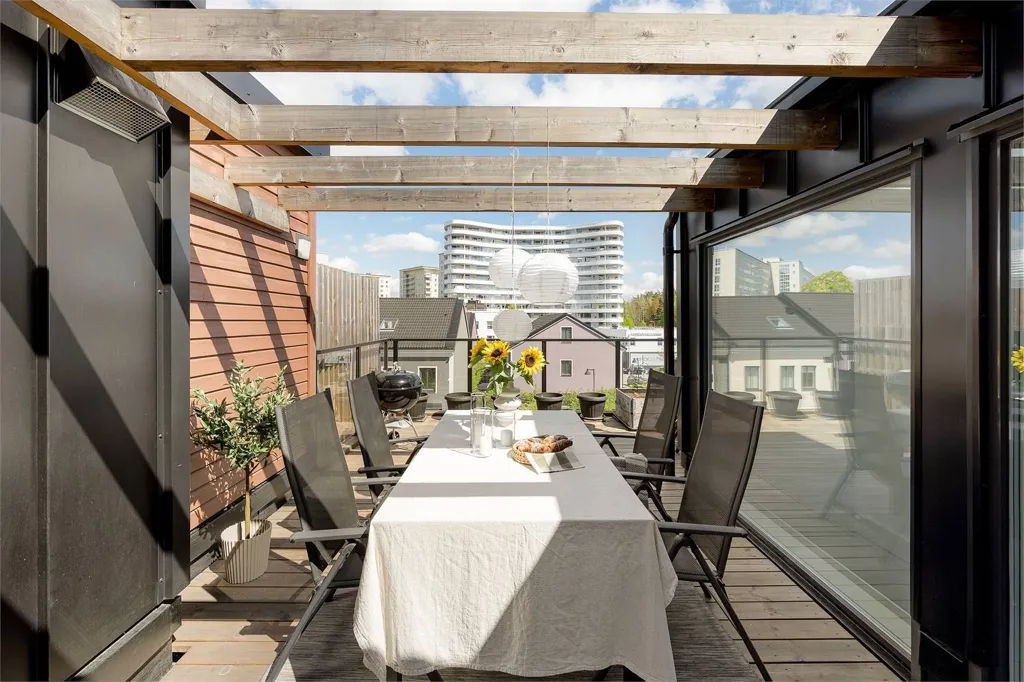 Terrass - Modern Apartment with Large Balcony in Vällingby