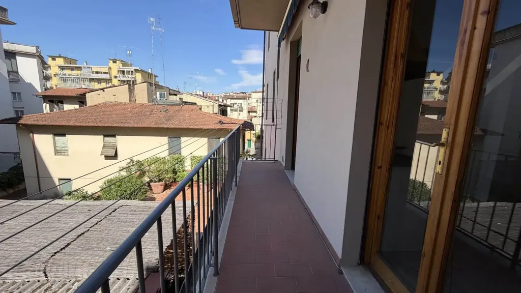 Balcon - Rusticated Townhouse with Balcony in Florence