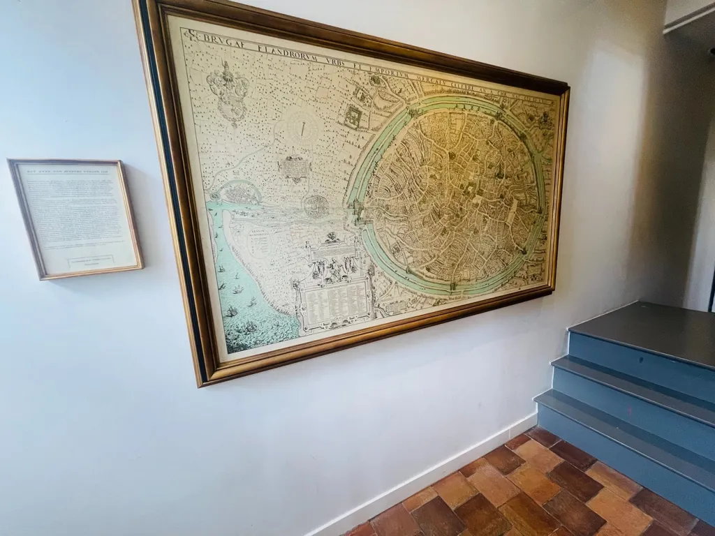 Esik - Renovated Corner House with Unique View in Bruges