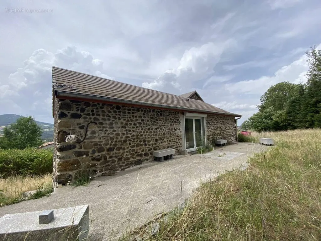 Välivaade - Semi-detached House with Garden in Yssingeaux