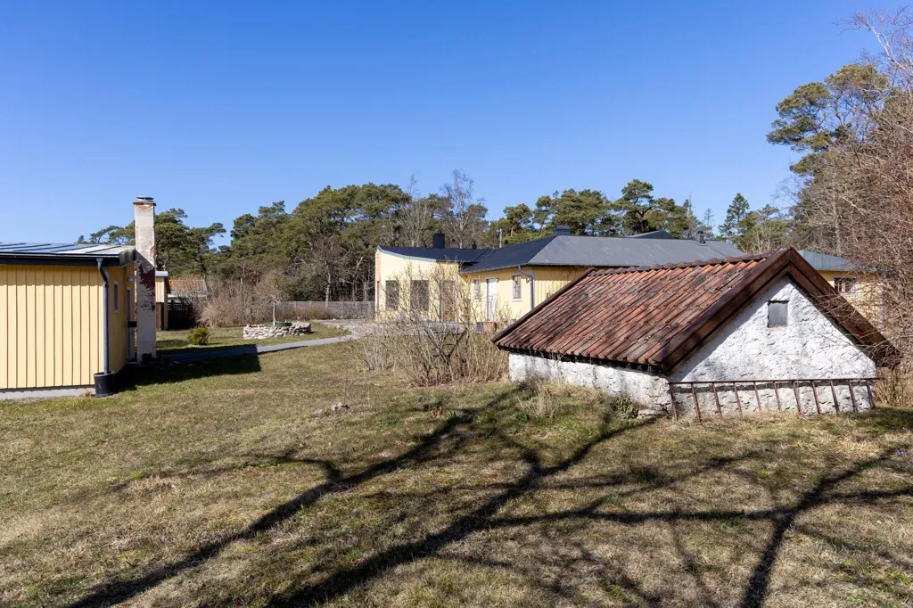 Aed - Charming Villa with Guesthouse near Visby