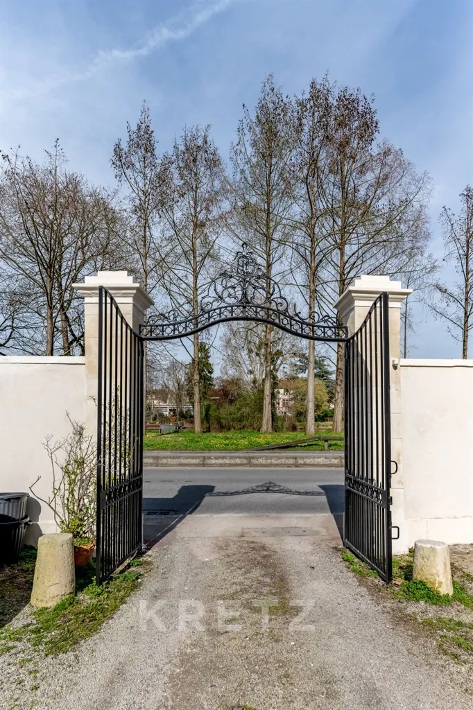 Välivaade - Historic Apartment with Park View in Bougival