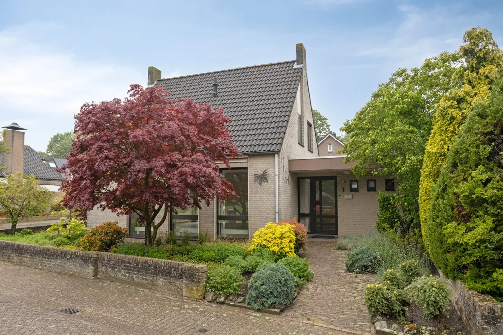 Välivaade - Villa with Garden in Engelsbergen