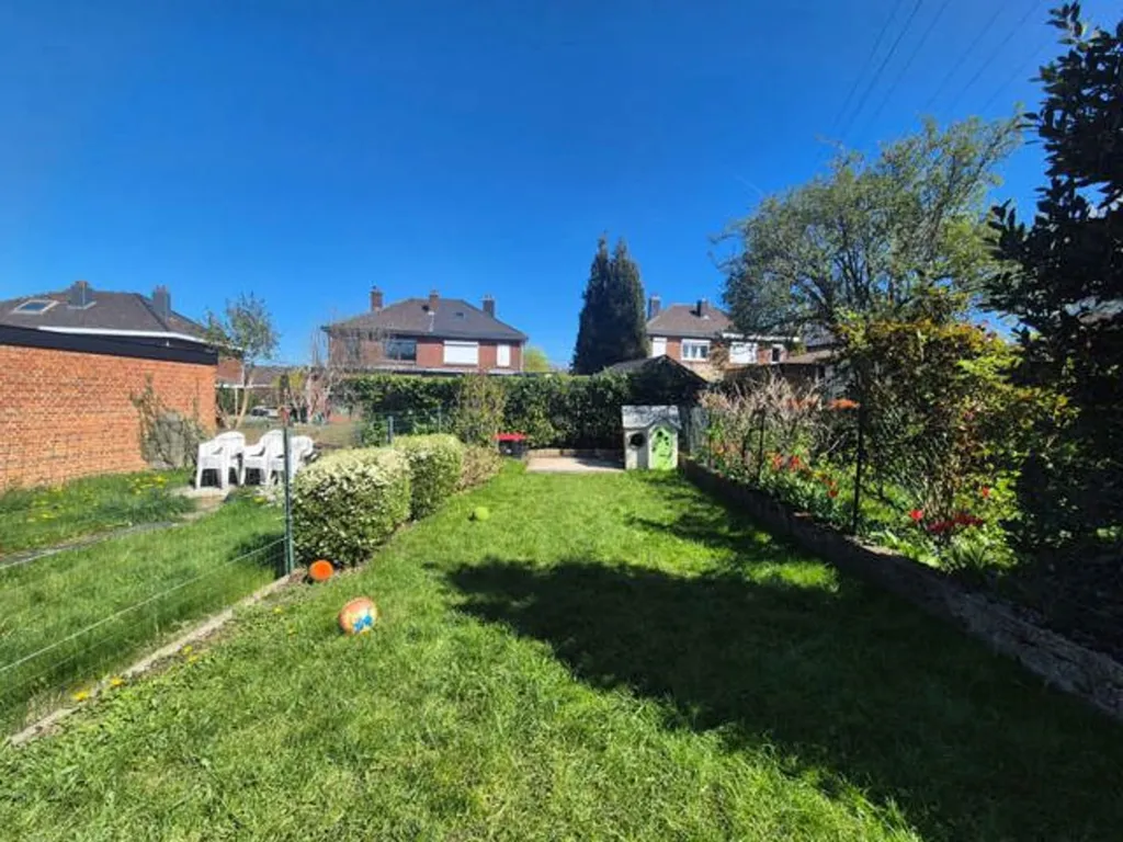 Jardin - Maison Rénovée avec Jardin et Terrasse à Seraing