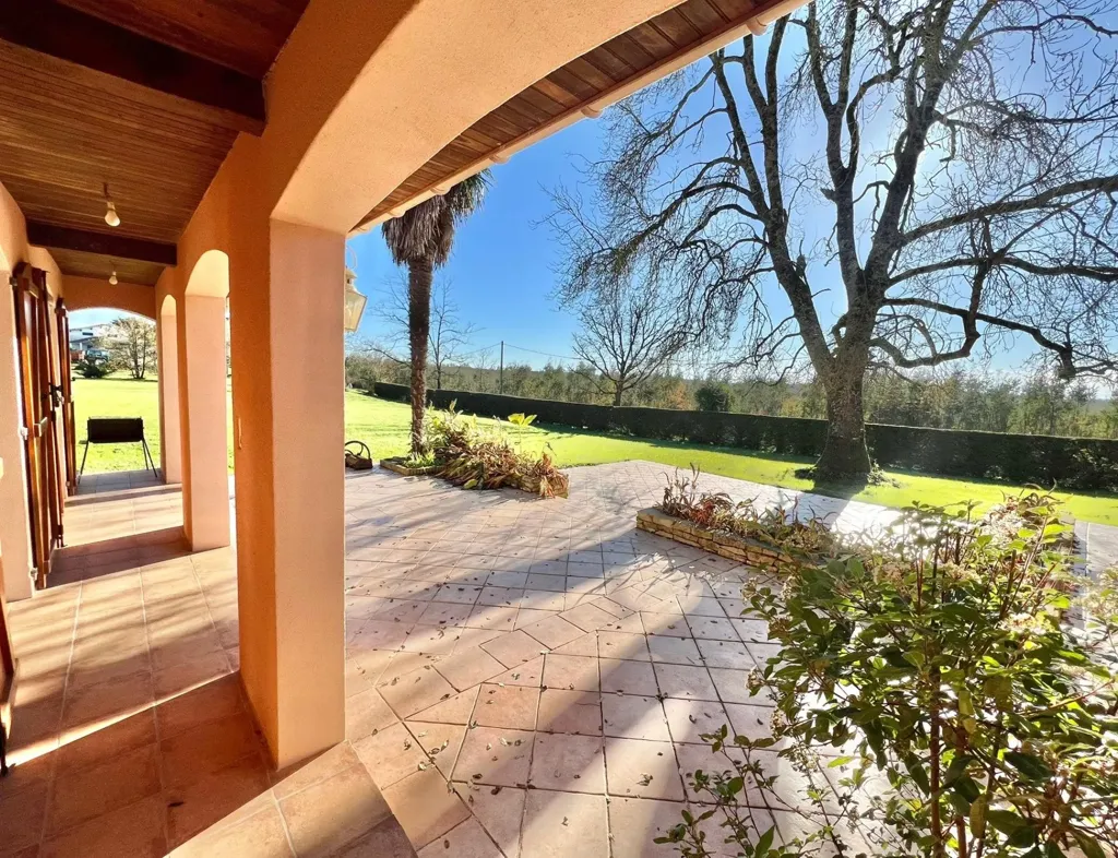 Terrasse - Villa avec Tour Centrale à Eauze