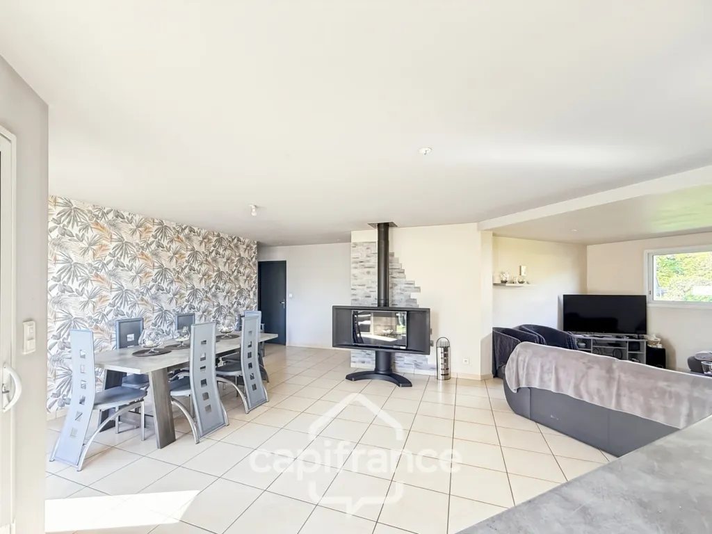 Sala da pranzo - Architectural House with Studio in Pontivy