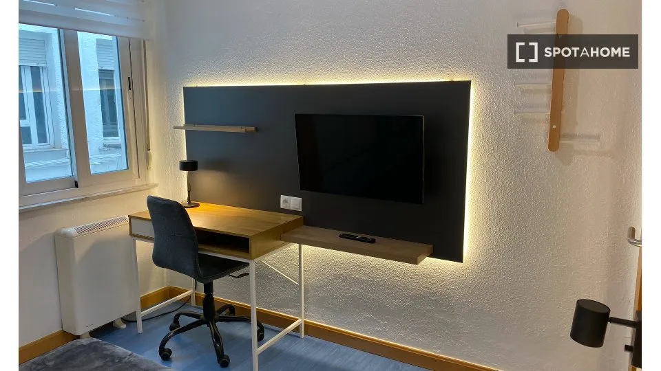 Bureau - Room in Shared Flat with Lift in Salamanca
