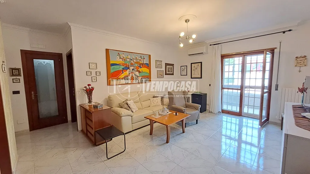 Séjour - Three-Bedroom Apartment with Balcony in Adelfia
