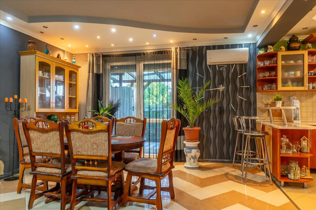 Salle à manger - Multi-Generational Home with Business Potential in Mályi