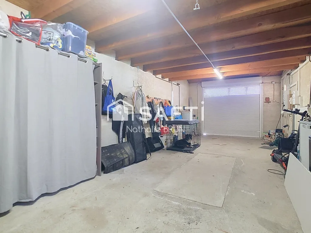 Garage - Villa Rénovée avec Piscine à Marseillan