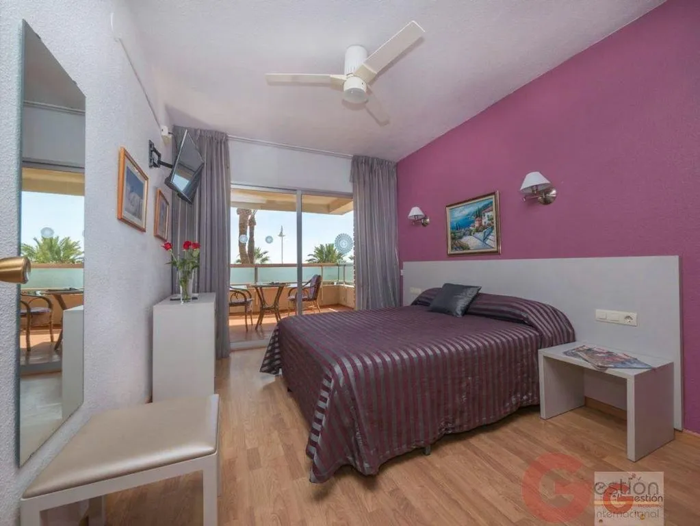 Chambres - Beachfront Hostel in Almuñécar