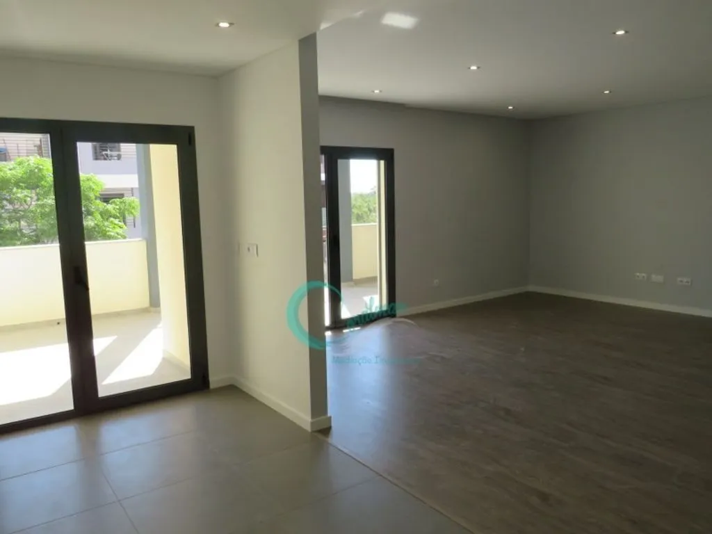 Elutuba - Luxury Flat with Balcony in Corroios