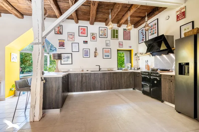Cuisine - Maison en Pierre avec Piscine à Gigondas