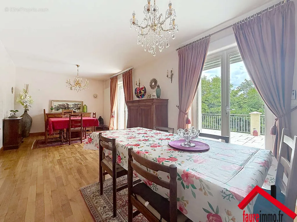 Dining Room - House with Garden and Terrace in Objat