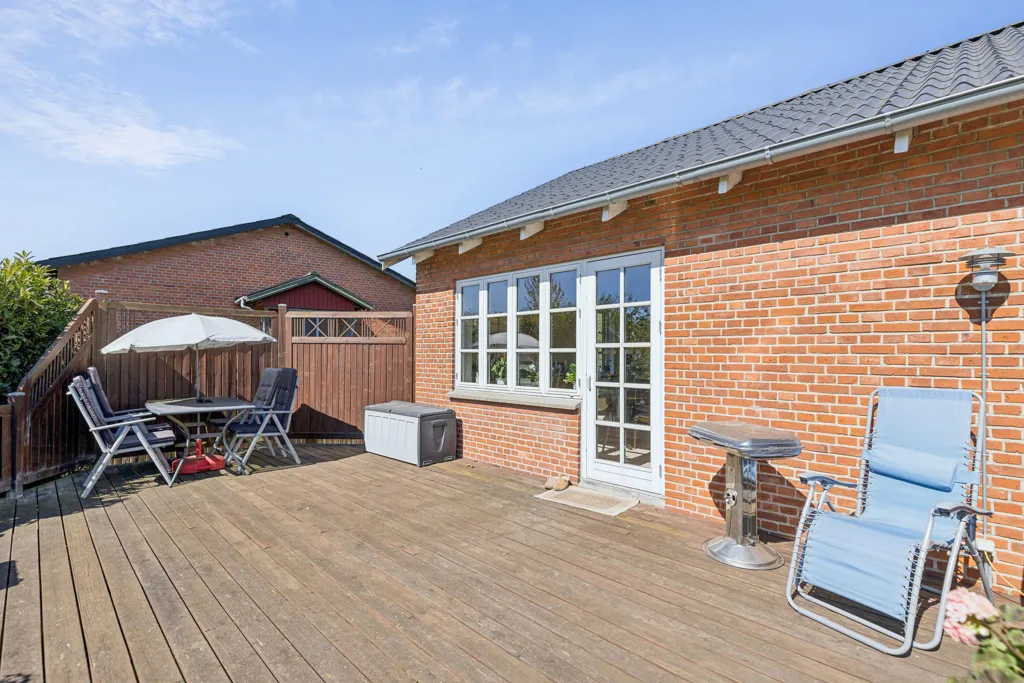 Terrass - Classical Red Brick Villa with Garden in Slagelse