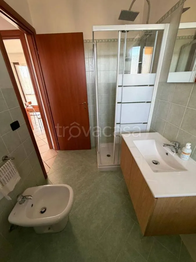 Salles de bain - Fully Furnished Apartment with Balcony in Ternate