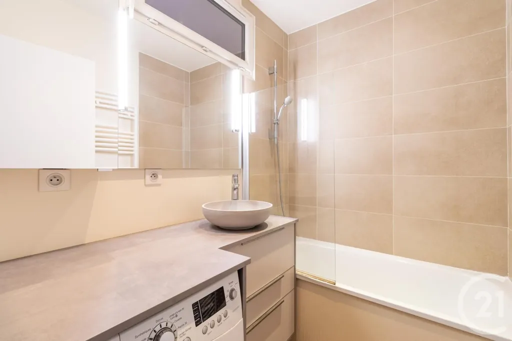 Salles de bain - Appartement Parisien avec Balcon aux Batignolles