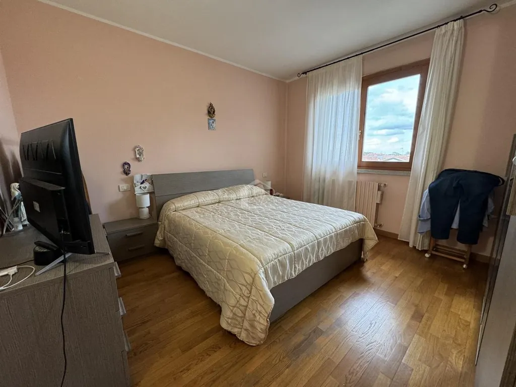 Chambres - Bright Trilocale with Balcony in Suzzara