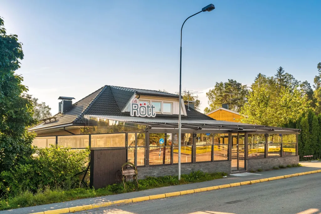 Exterior - Villa with Garden in Trollbäcken, Stockholm