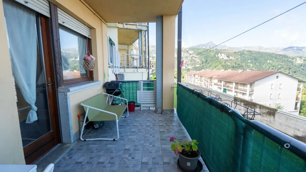 Balcon - Rustic-Style Apartment with Terrace in Bagnolo Piemonte