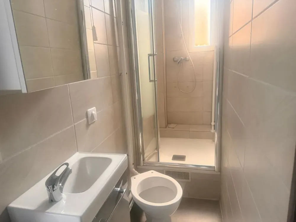Salles de bain - Studio avec Proximité Transport à Bagneux