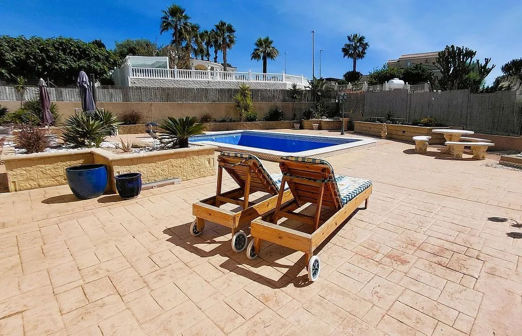 Piscine - Villa with Pool and Terrace in La Marina