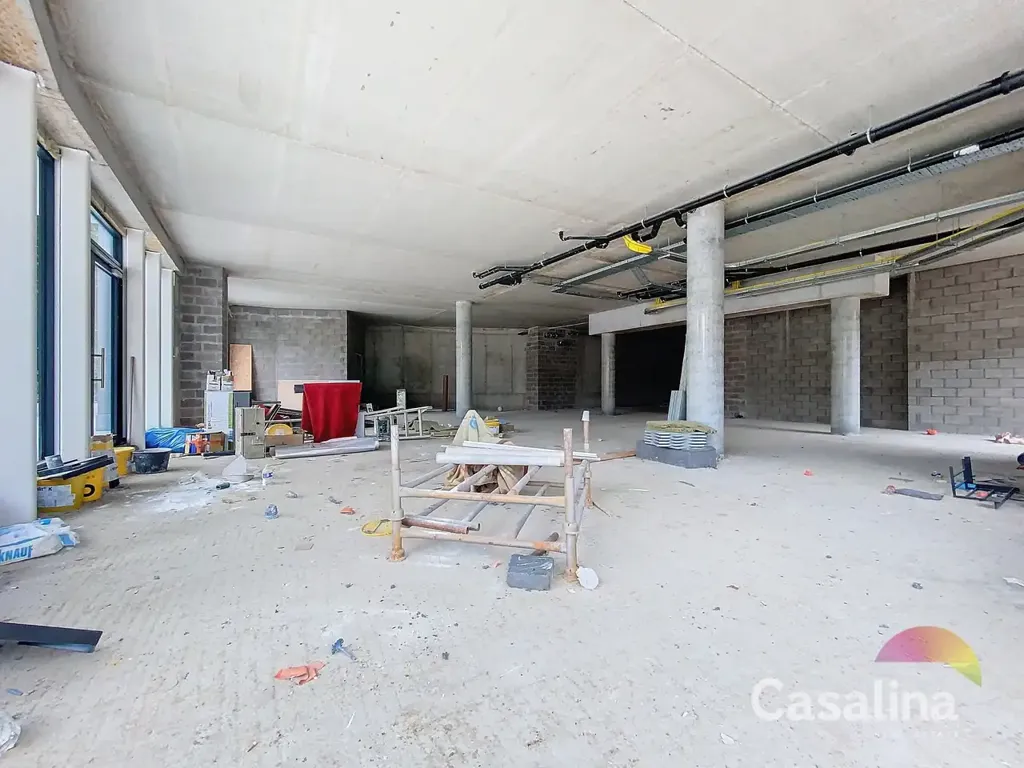 Stanze - Corner Retail Unit in Evere
