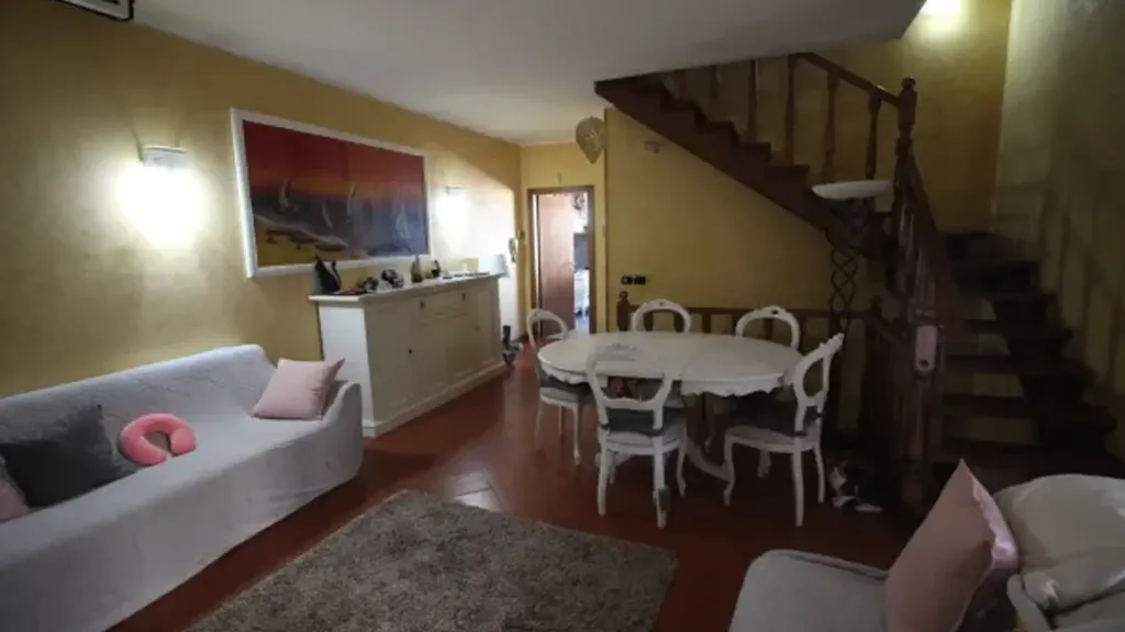 Elutuba - Corner Villa with Garden in Montespertoli