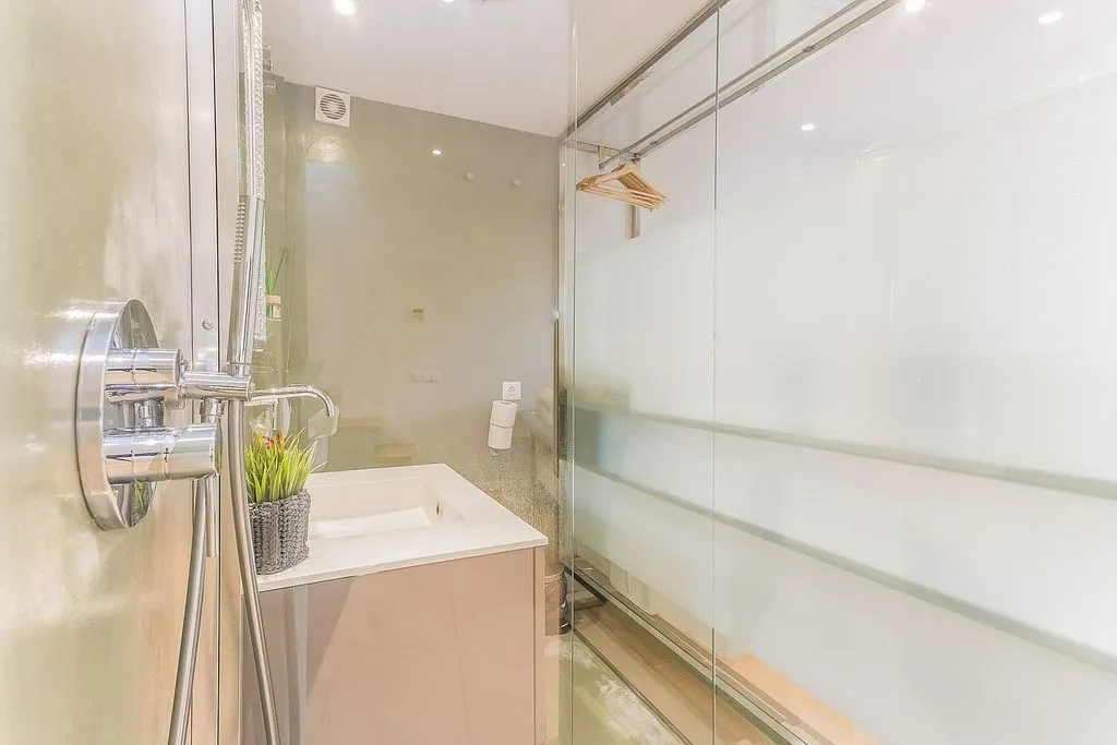Bagni - Duplex with Terrace in Sant Gervasi, Barcelona