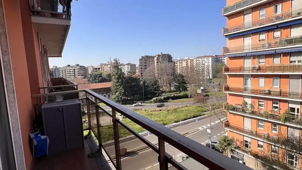 Rõdu - Rented Duplex with Balcony in Milan