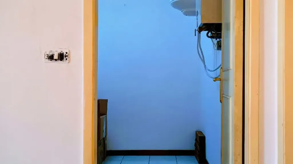 Hallway - Mansarded Apartment with Velux Windows in Prato