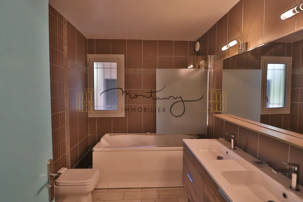 Vannitoad - Spacious 4-Bed Apartment with Terrace in Route de Sauve