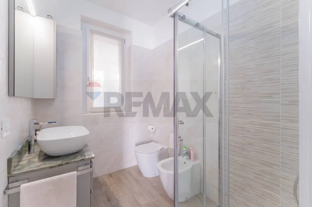 Salles de bain - Modern Villa with Terrace in Parabiago
