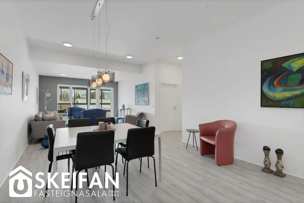 Séjour - Bright 3-Bed Apartment with Balcony in Reykjavik