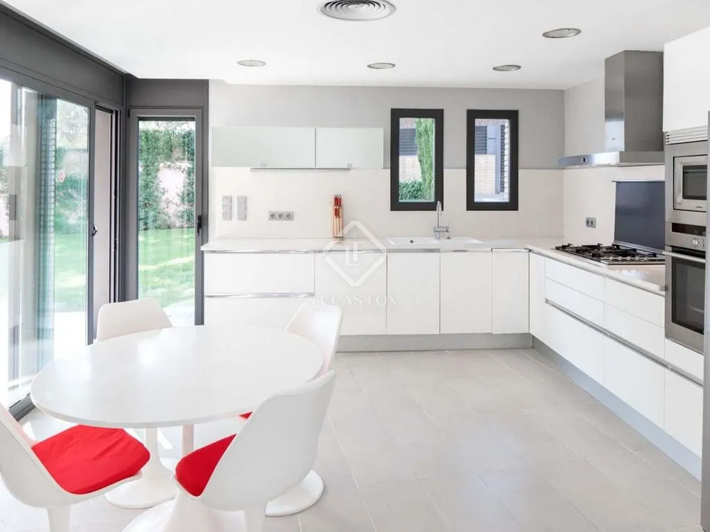 Cuisine - Luxury Villa with Sea View in Sant Feliu de Guíxols