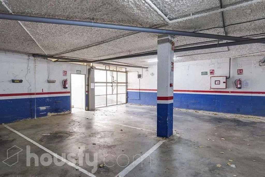 Garage - Apartment with Pool and Terrace in Poblenou