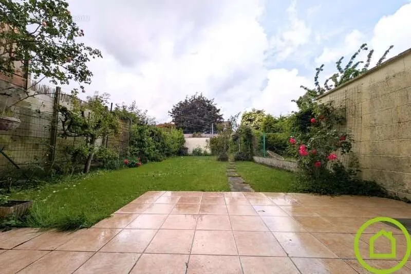 Garden - Bright House with Garden in Ascq Area