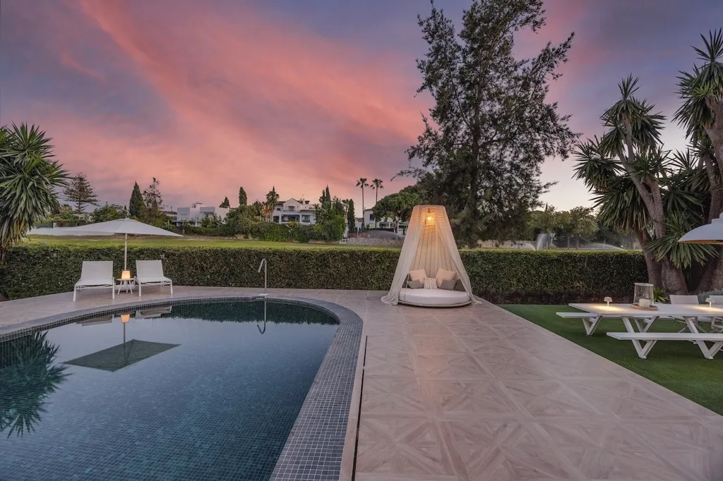 Piscine - Renovated Villa with Mountain View in Marbella