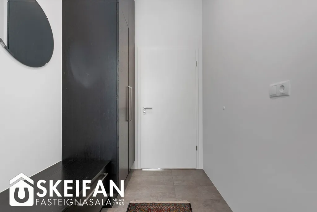 Entrée - Bright 3-Bed Apartment with Balcony in Reykjavik