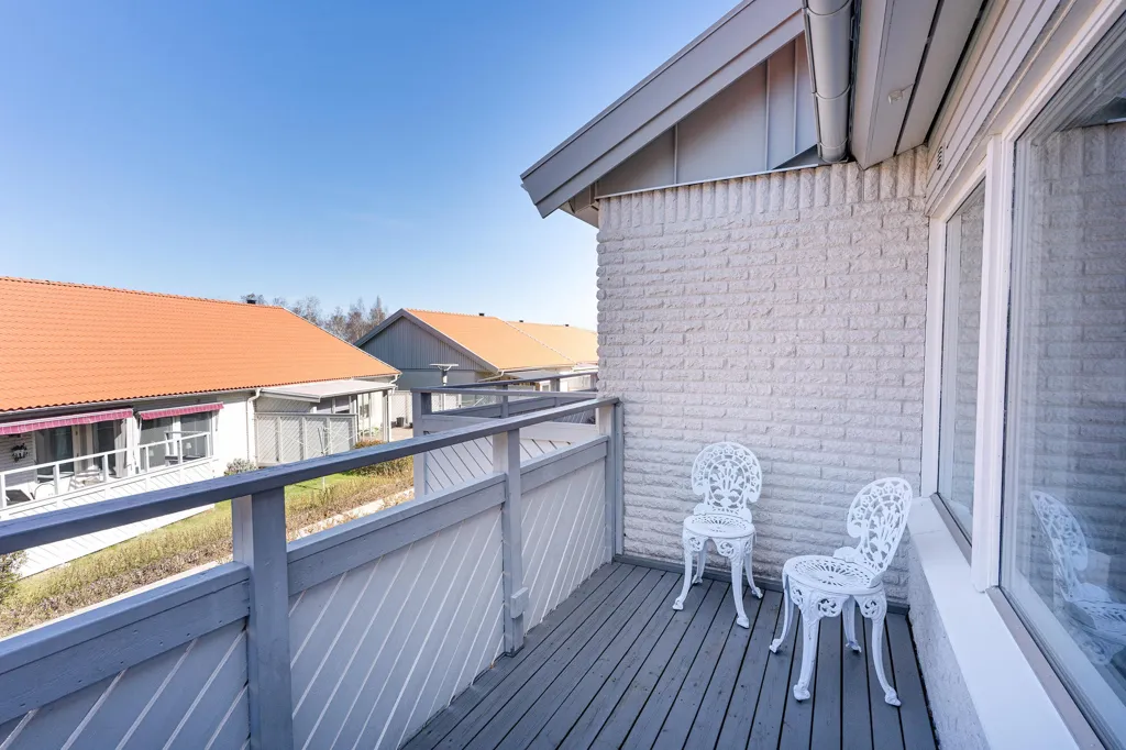 Rõdu - Terraced House with Private Balcony in Bankeryd