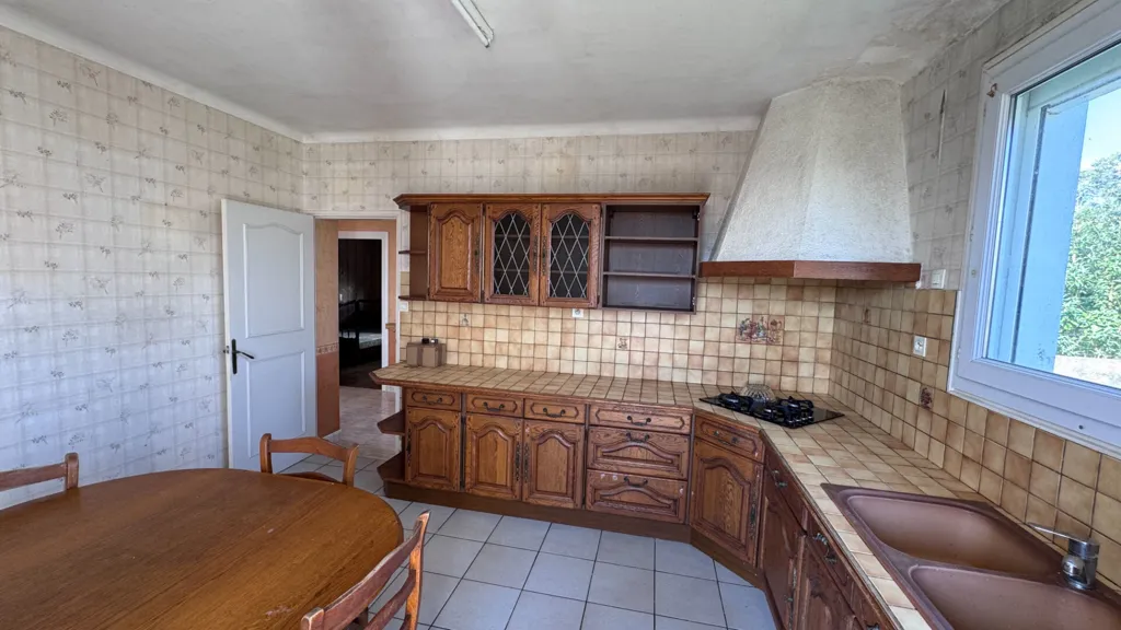 Cuisine - Maison avec Vue sur Château à Apremont